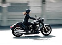Phụ nữ hạnh phúc hơn khi chạy xe máy